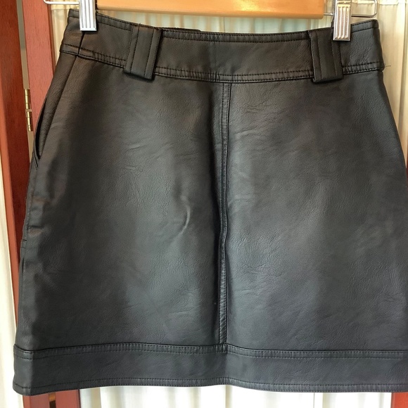 Topshop Black Faux Leather Mini Skirt with Zipper Front Size 2 - Picture 2 of 6